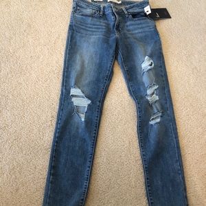 Levi’s Highrise Skinny Jeans